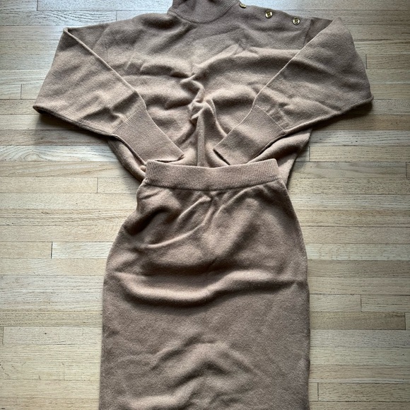 CHANEL Vintage Sweater Set - Picture 5 of 16